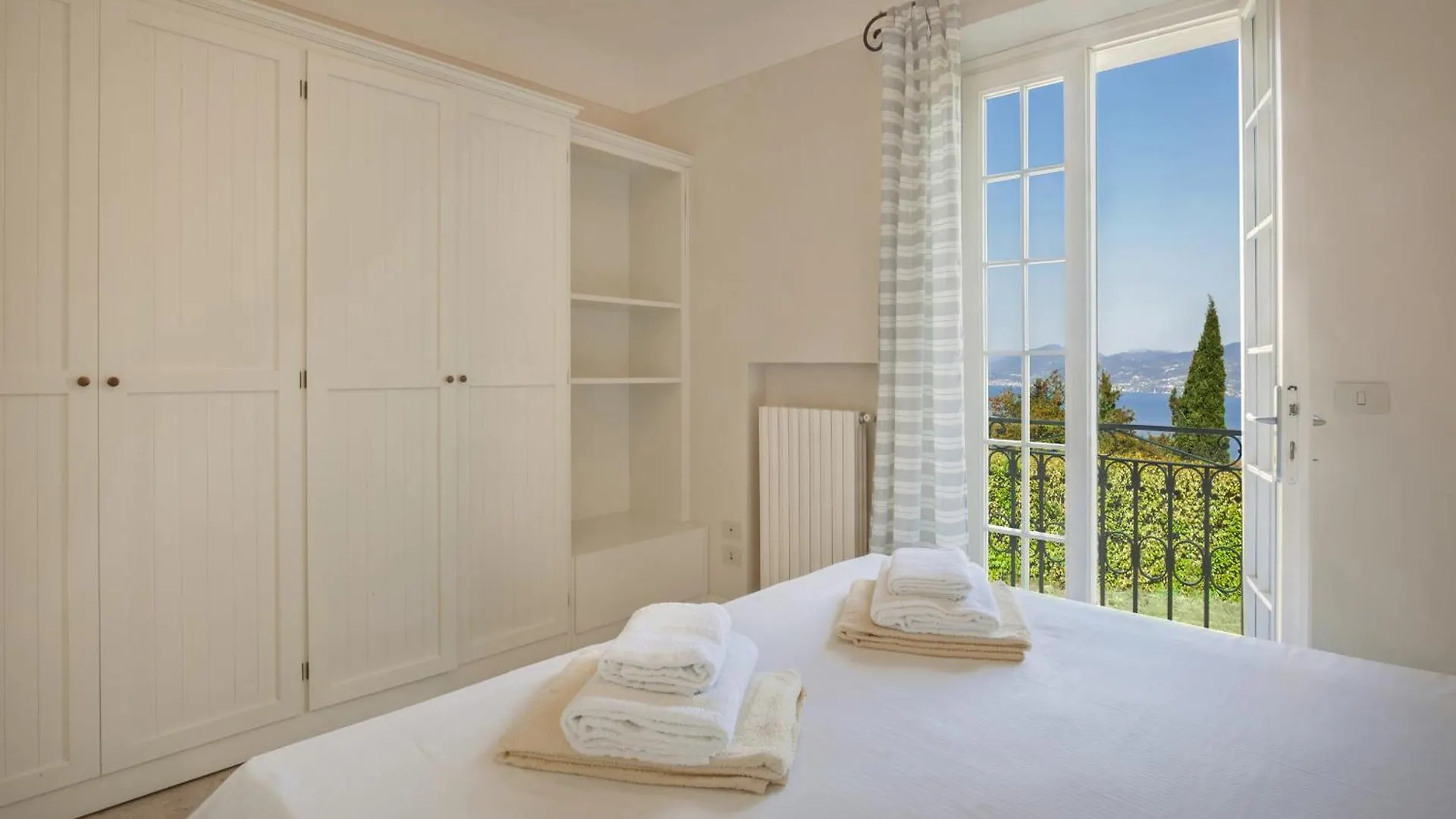 Villa Ilaria With Private Pool And Lake View Torri Del Benaco Italy