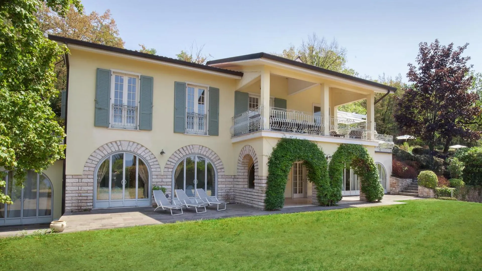 Villa Ilaria With Private Pool And Lake View Torri Del Benaco