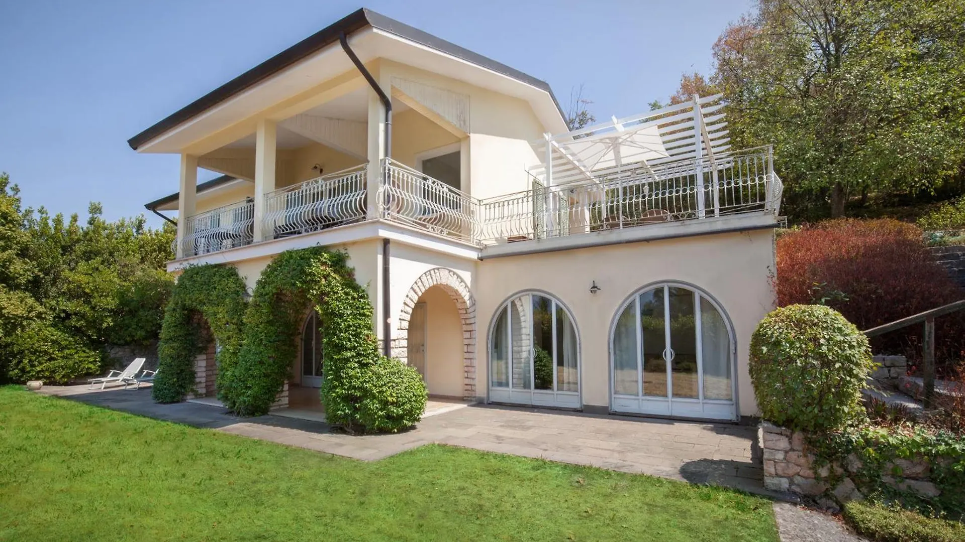 Villa Ilaria With Private Pool And Lake View Torri Del Benaco