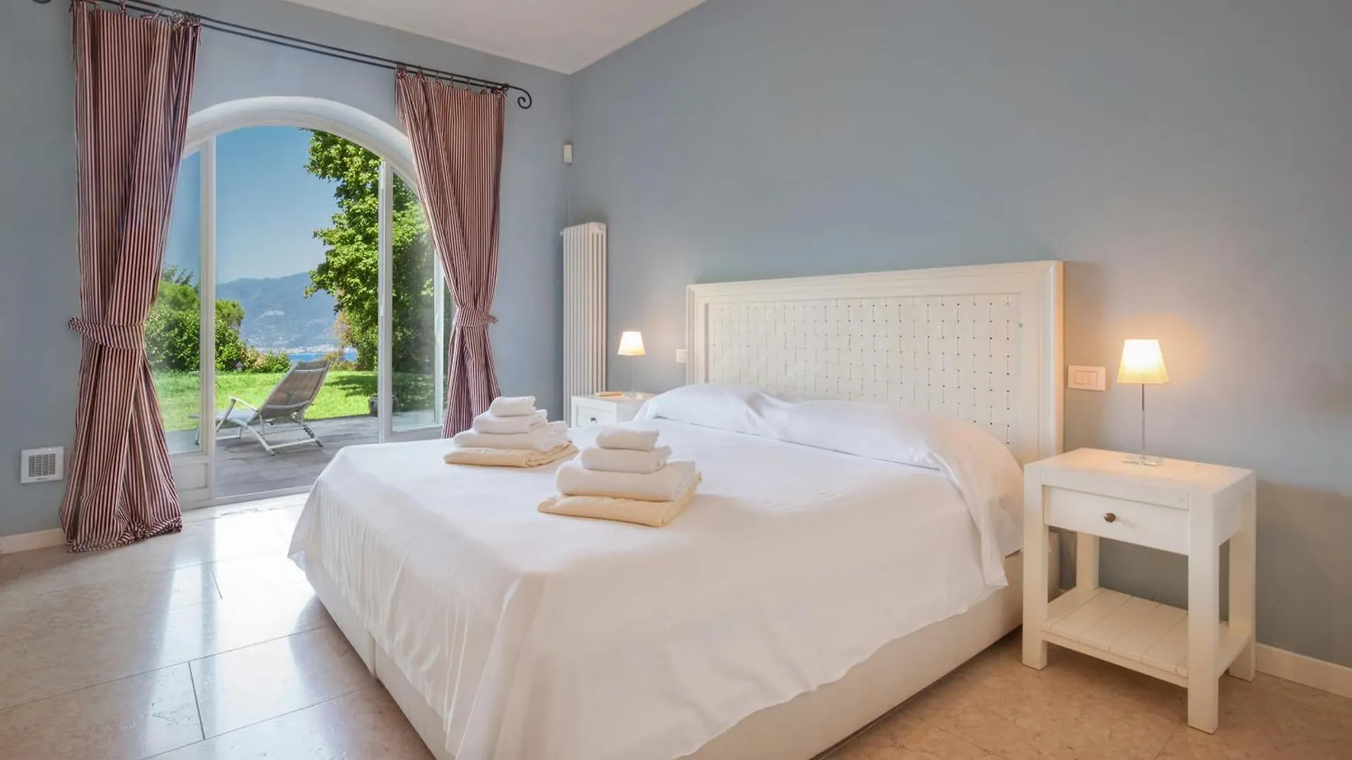 Villa Ilaria With Private Pool And Lake View Torri Del Benaco